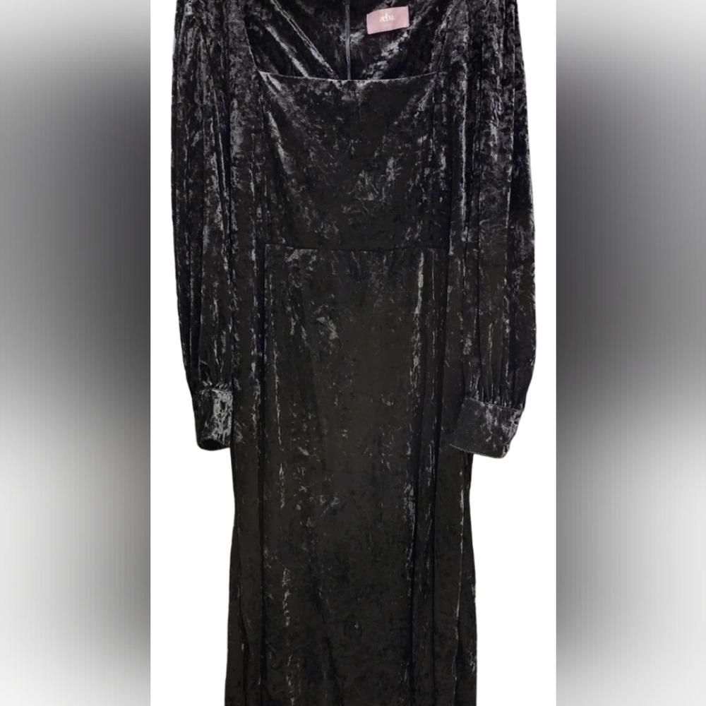 Elegant Black Velvet Long Sleeve Dress - Picture 3 of 5